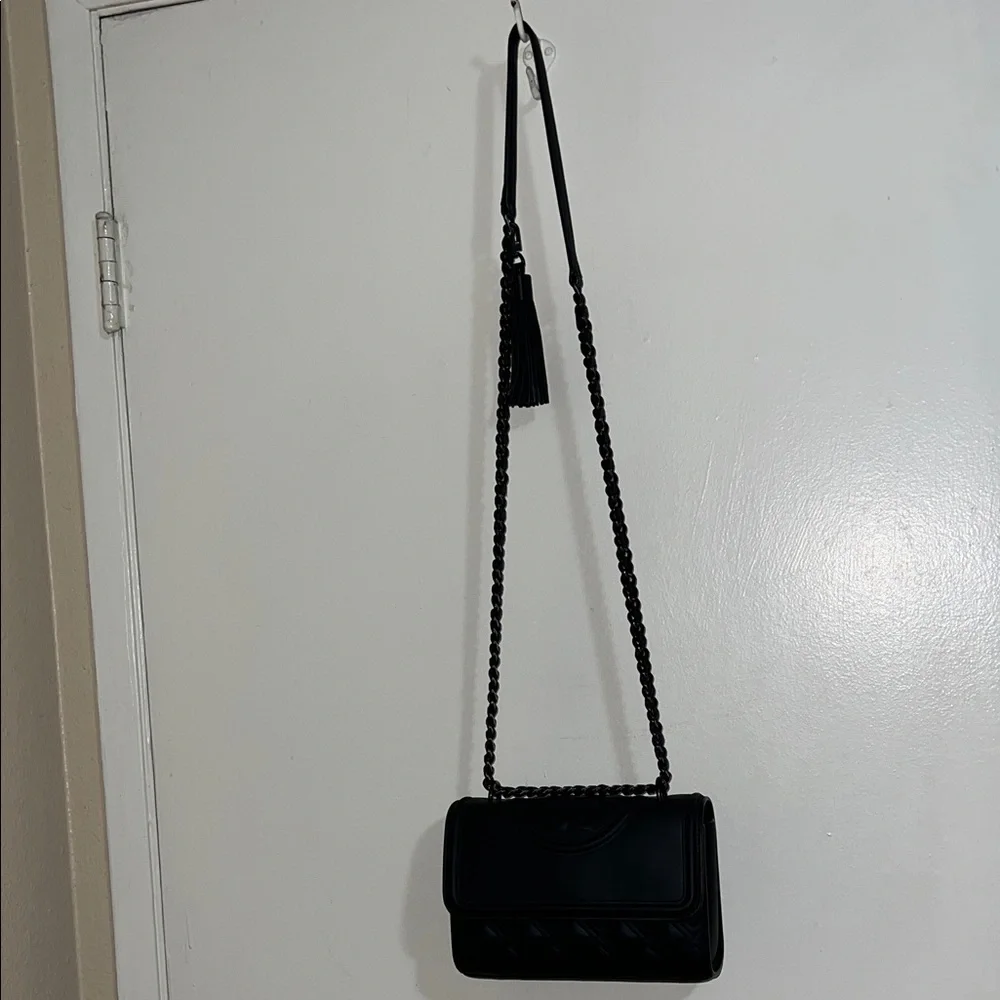 Elegant Black Quilted Shoulder Bag - Picture 8 of 8